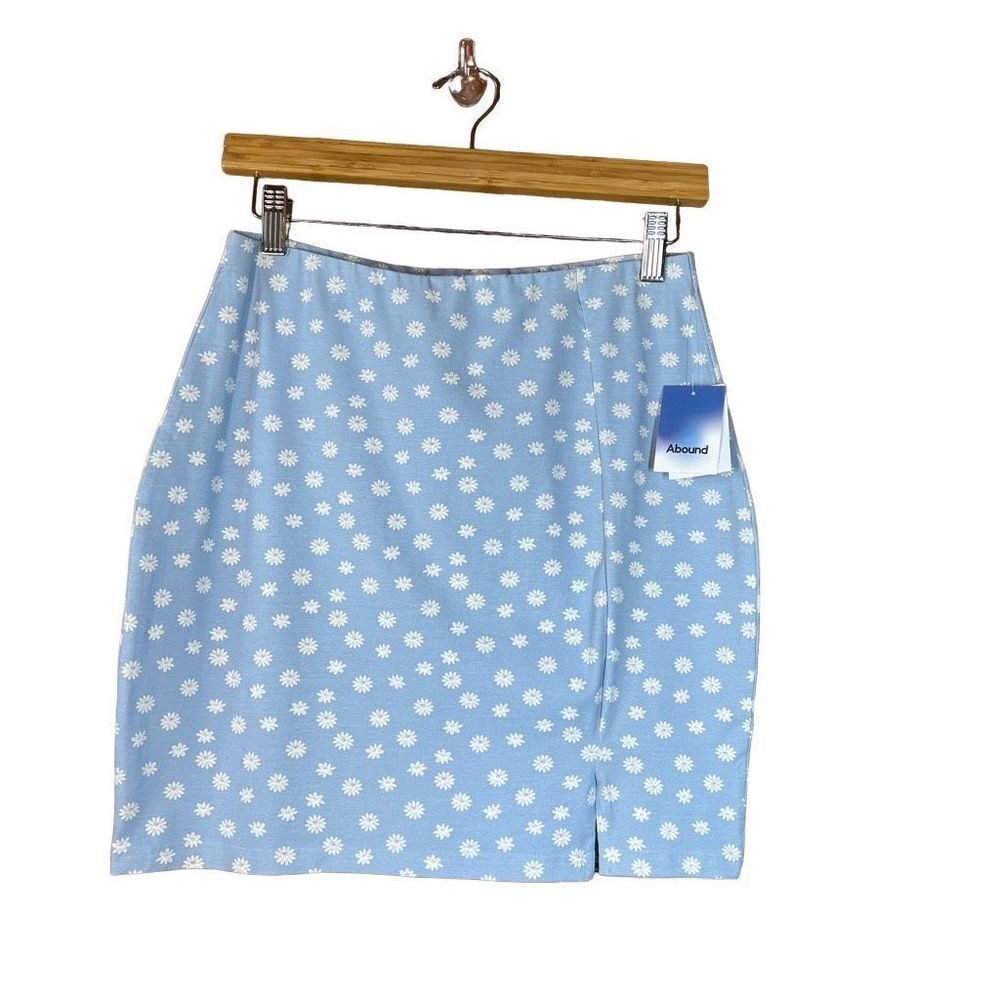 Abound Light Blue with Daisy Print Y2K Mini Skirt Size MediumNWT Summer Style